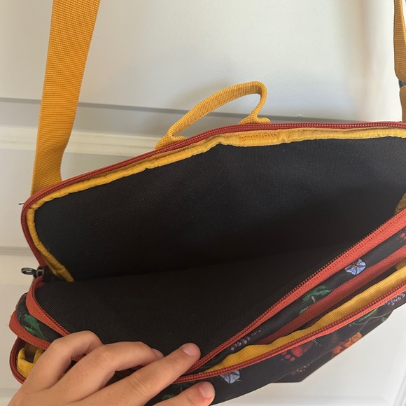 Eagle Creek Black and Yellow Travel Bag - Picture 7 of 10